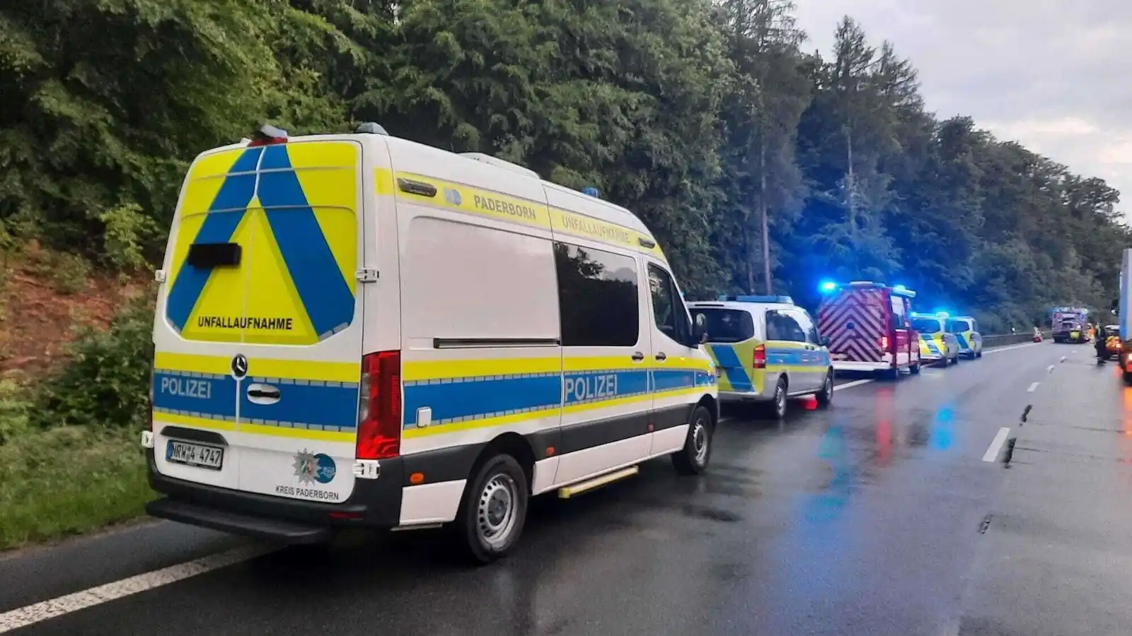 Image from NW Höxter: ➡️ *Tödlicher Unfall auf B252 bei Brakel:* Ein Audi-Fahrer verliert di...