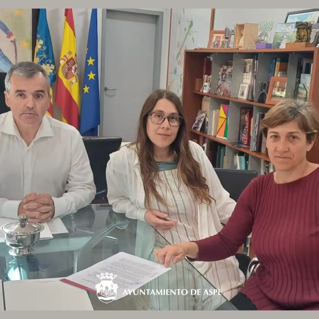 Image from Ayuntamiento de Aspe: 🐾 Aspe cuida de sus gatos 🐱💚 El Ayuntamiento de Aspe firma de un c...