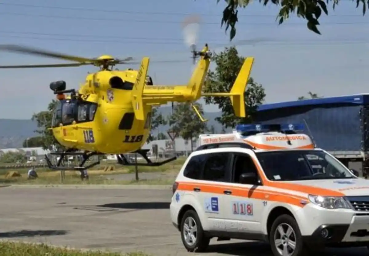 Image from FerraraToday: Col motorino contro un furgone, giovane ferito: sul posto anche l'elis...
