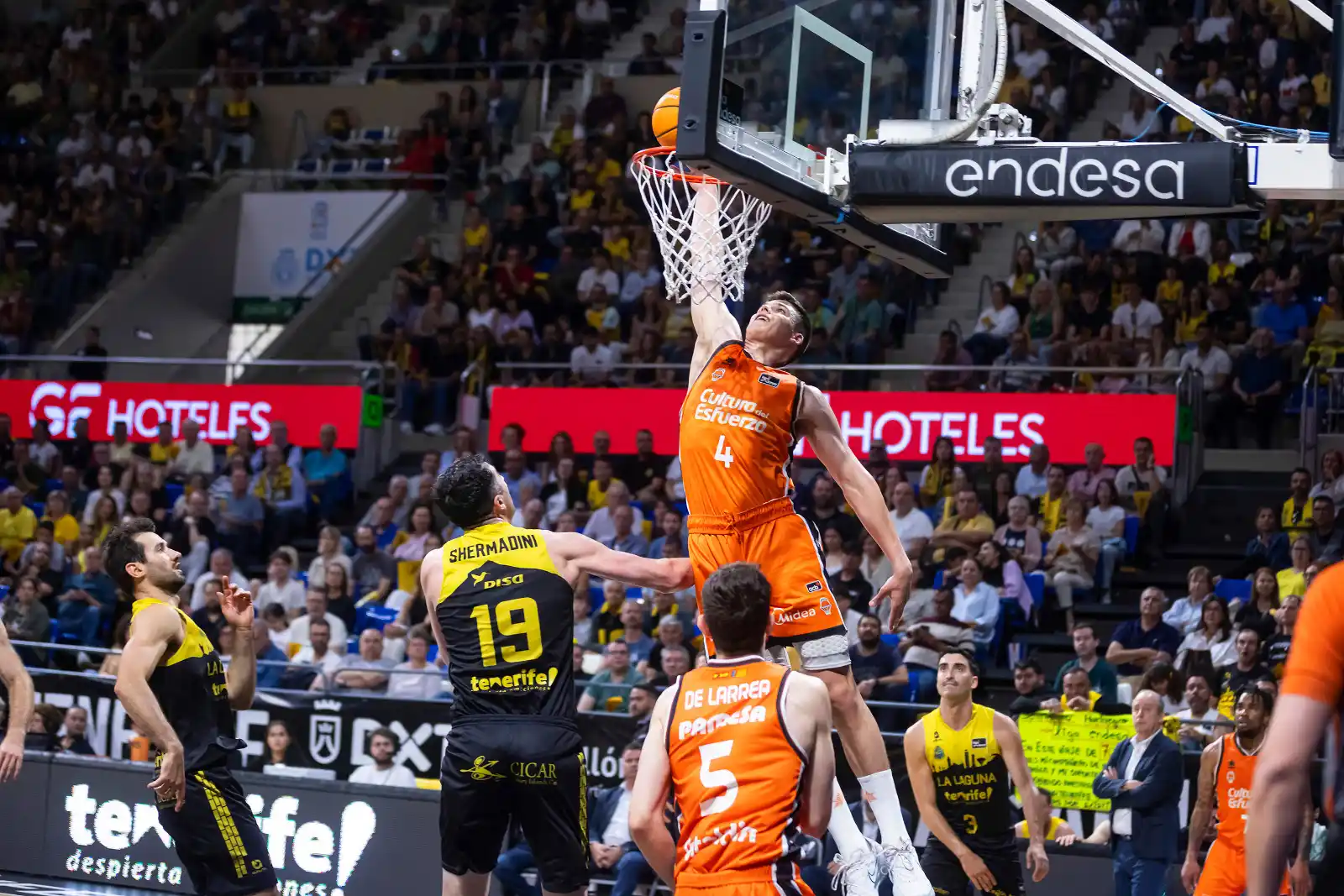 Image from Valencia Basket Club: 🧡 Consecuencias de los resultados de hoy, tomad nota 📝 ⭐ Sellamos l...