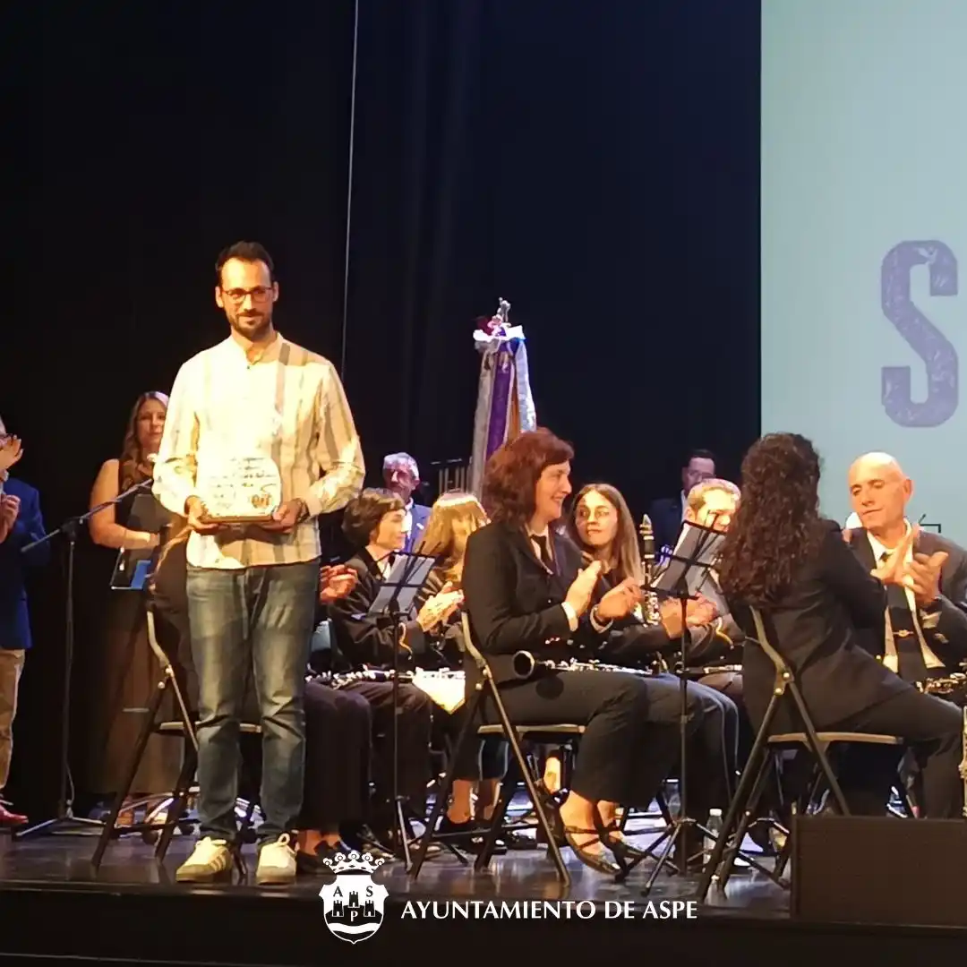 Image from Ayuntamiento de Aspe: 🎶🏴☠️ ¡Enhorabuena, Raimundo! 🏴☠️🎶 Hoy desde el Ayuntamiento de ...