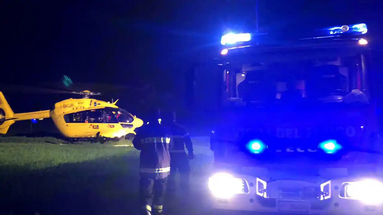 Image from FerraraToday: Incidente nella notte: auto contro un platano dopo il concerto, famigl...