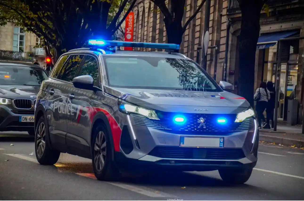 Image from ACTU Forces de l’Ordre: 🔴 Insolite à Bordeaux : Des cambrioleurs font semblant de dormir dans...