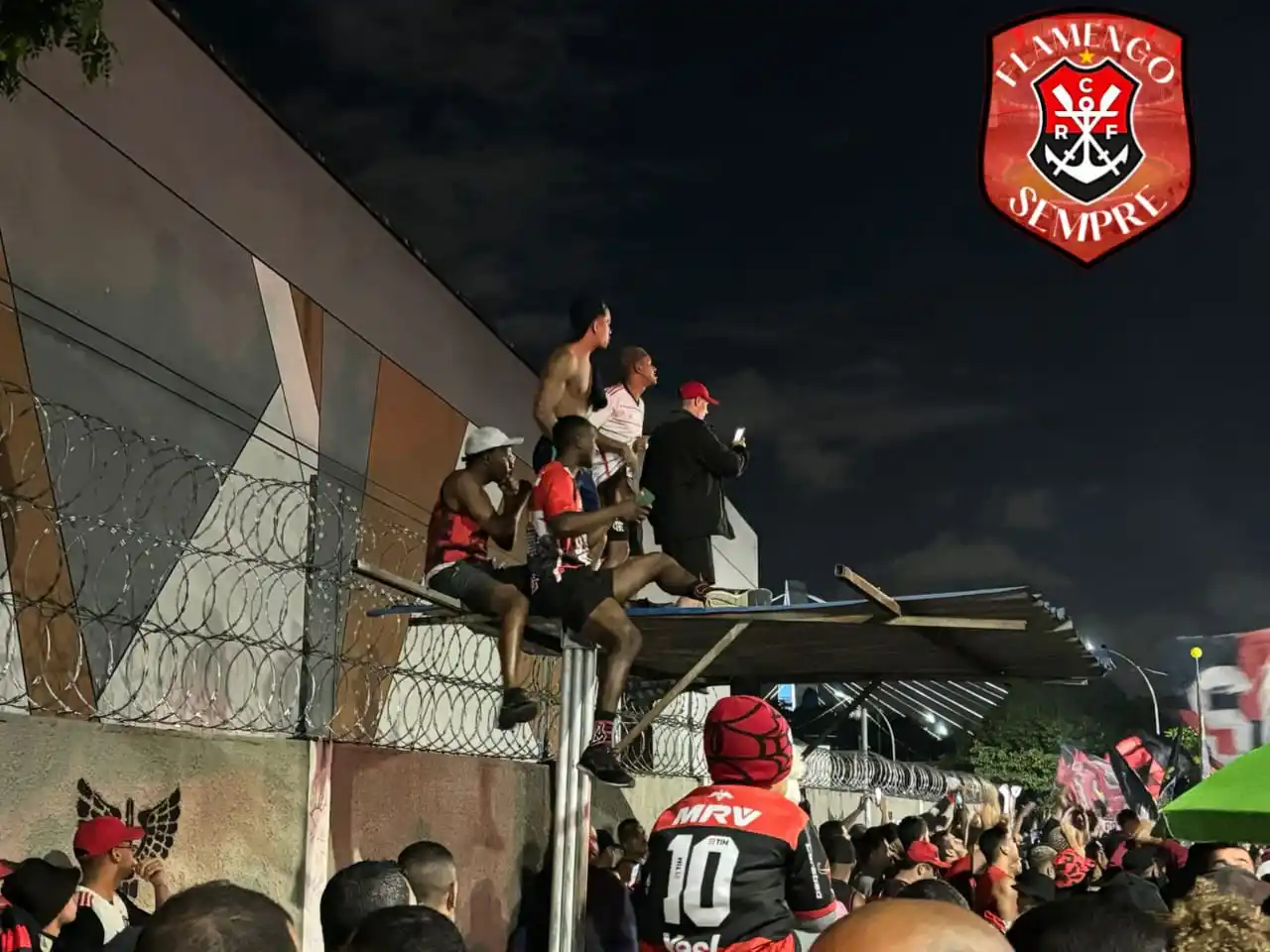Image from FLAMENGO SEMPRE: TÁ FALTANDO ESPAÇO NO GALEÃO! TORCIDA DO MENGÃO EM PESO PARA O AEROF...