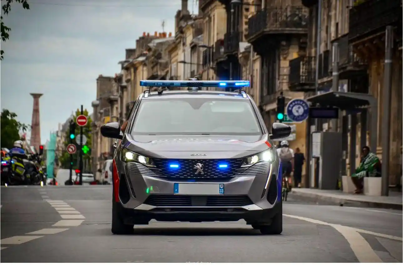Image from ACTU Forces de l’Ordre: 🔴 Toulouse : Une étudiante agressée escortée par la police pour ne pa...