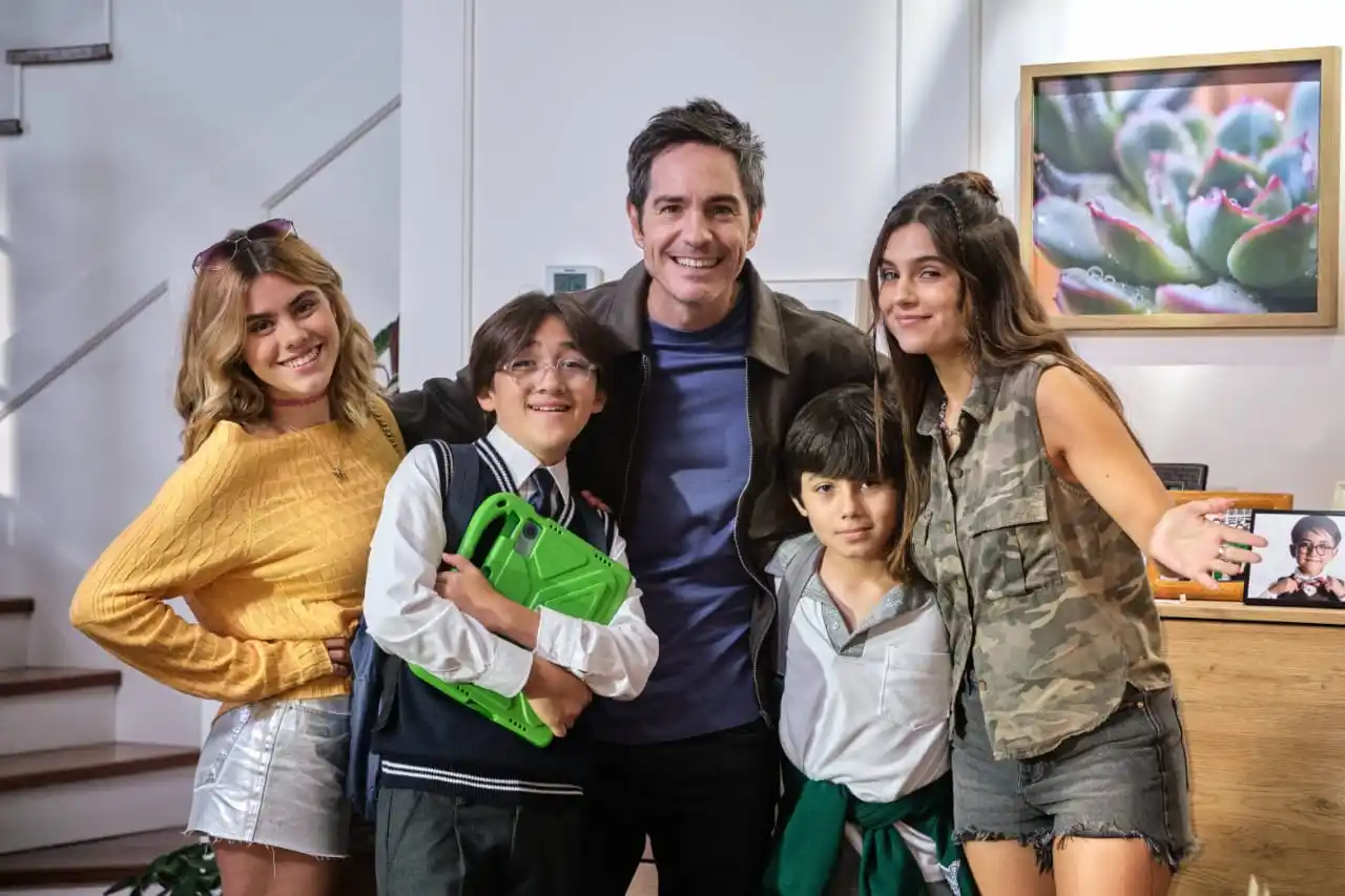 Image from FEEDUNIVERS : *ViX presenta PAPÁ SOLTERO: Una comedia sobre la familia moderna y los...