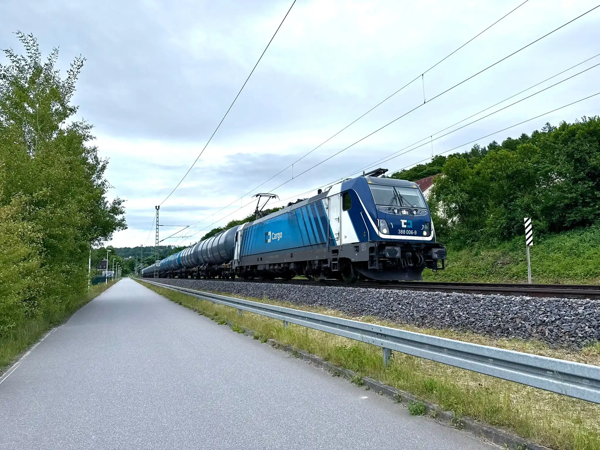 Image from bahnfan84: 388 006 von ČD Cargo mit einem Kesselwagenzug in Richtung Pirna am 25....