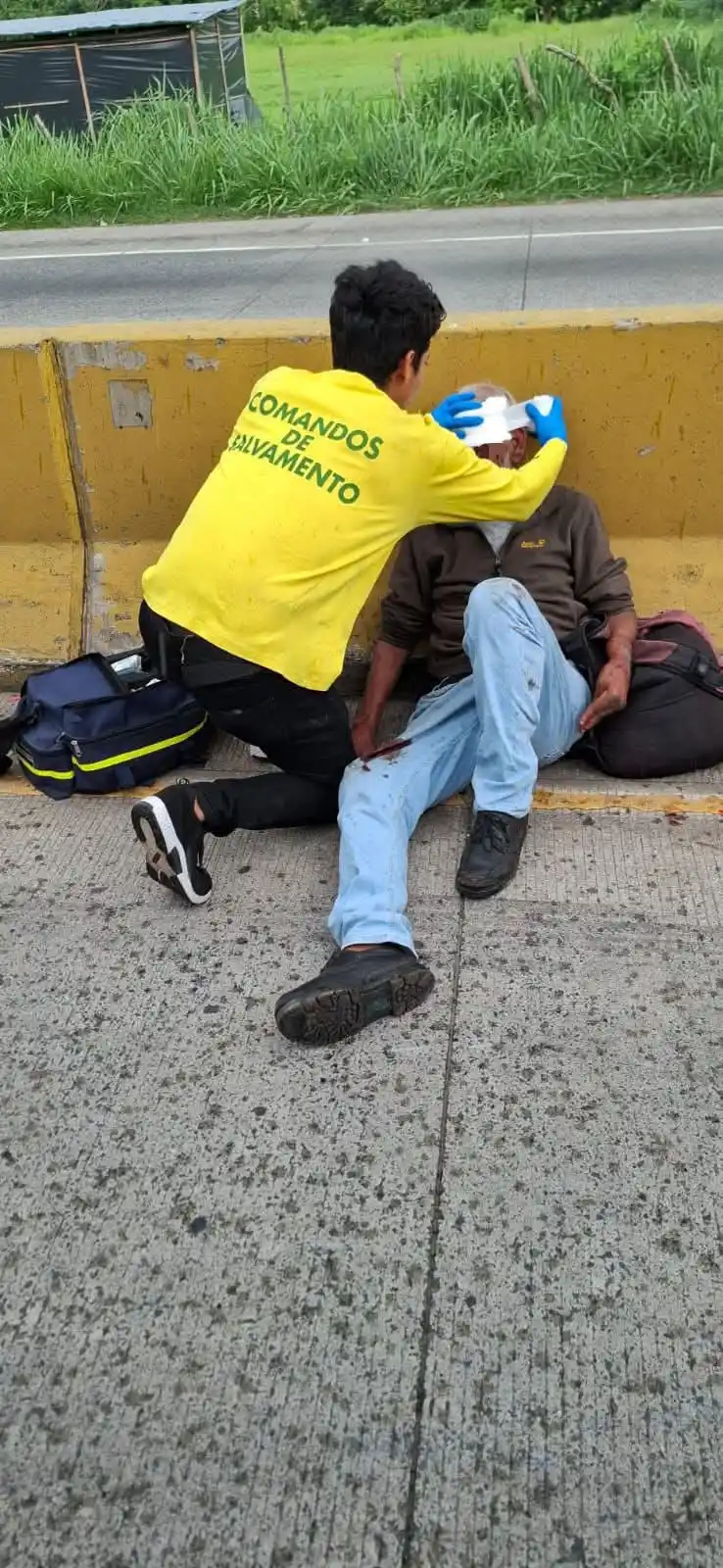 Image from ENFERMED Y Emergencias SV: Adulto mayor gravemente lesionado tras ser atropellado dos veces en ca...