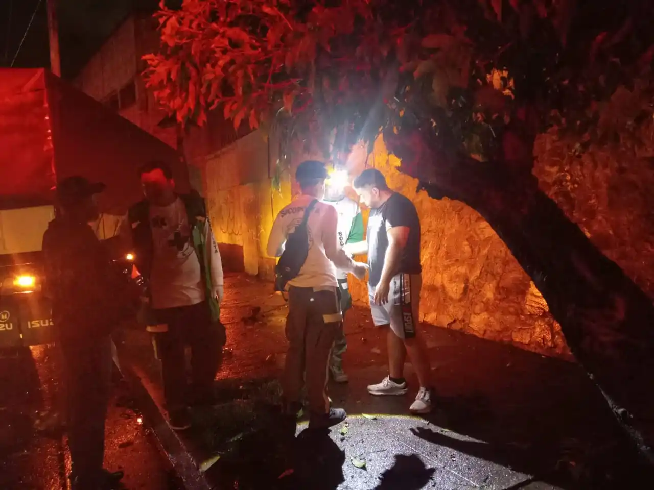 Image from ENFERMED Y Emergencias SV: Cruz Verde Santa Anita se hace presente al Boulevard Venezuela a verif...