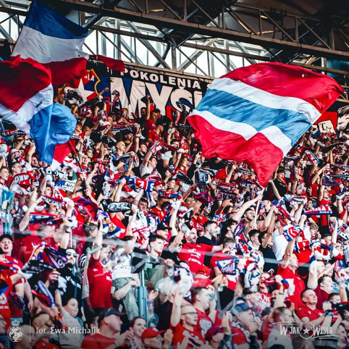 Image from Wisła Kraków 🔵⚪️🔴: Czerwona ściana na trybunach R22? Chcemy taki widok podczas <a class="...