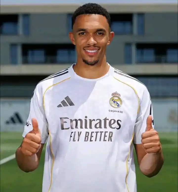 Image from La Casa Del Fútbol⚽. BARCELONA 🇪🇸 / REAL MADRID / MESSI 🇦🇷 / CRISTIANO RONALDO 🇵🇹: 🏴 Estadísticas de Alexander-Arnold en su carrera: 👕 388...