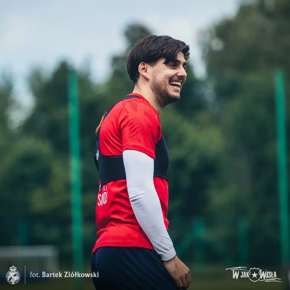 Image from Wisła Kraków 🔵⚪️🔴: Fred, liczymy na powtórkę z Rzeszowa podczas <a class="text-blue-500 h...