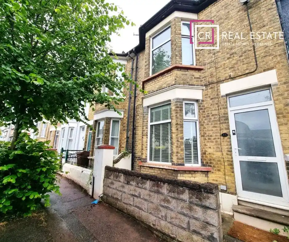 Image from Property to rent in Kent, UK: 🏡 Spacious 3-Bedroom Home in Gillingham – £1,995 PCM 📍 College Aven...