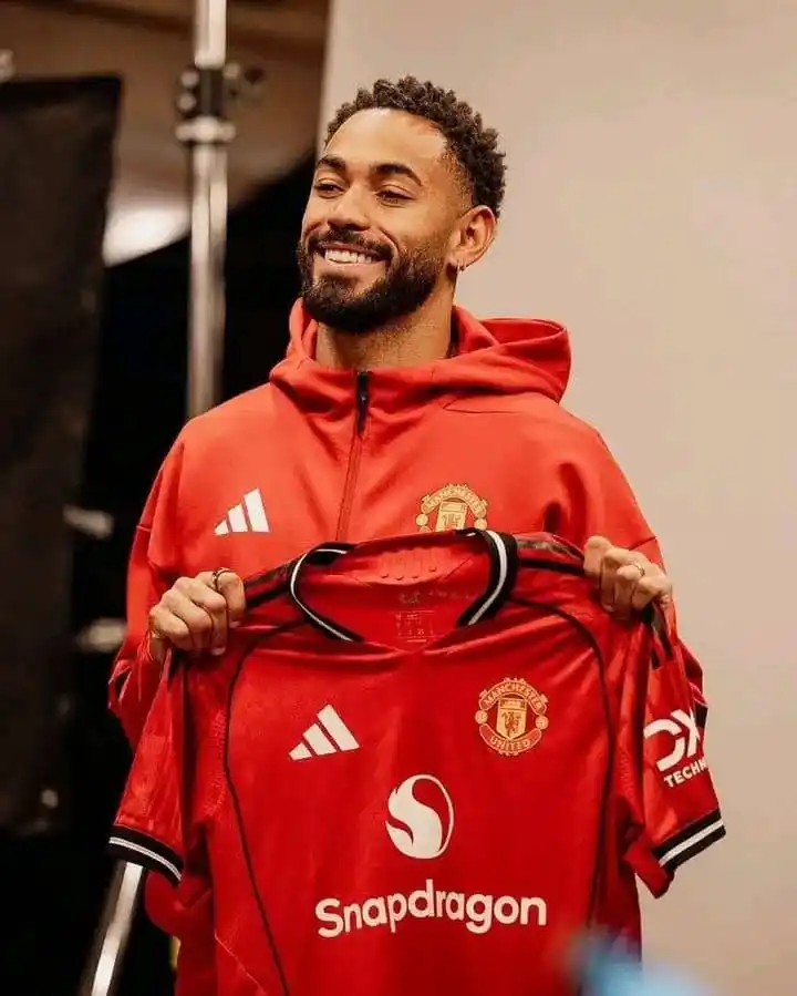 Image from La Casa Del Fútbol⚽. BARCELONA 🇪🇸 / REAL MADRID / MESSI 🇦🇷 / CRISTIANO RONALDO 🇵🇹: 🚨 ¡YA ES OFICIAL! 🇧🇷✅ ¡Matheus Cunha es nuevo jugador del Manches...
