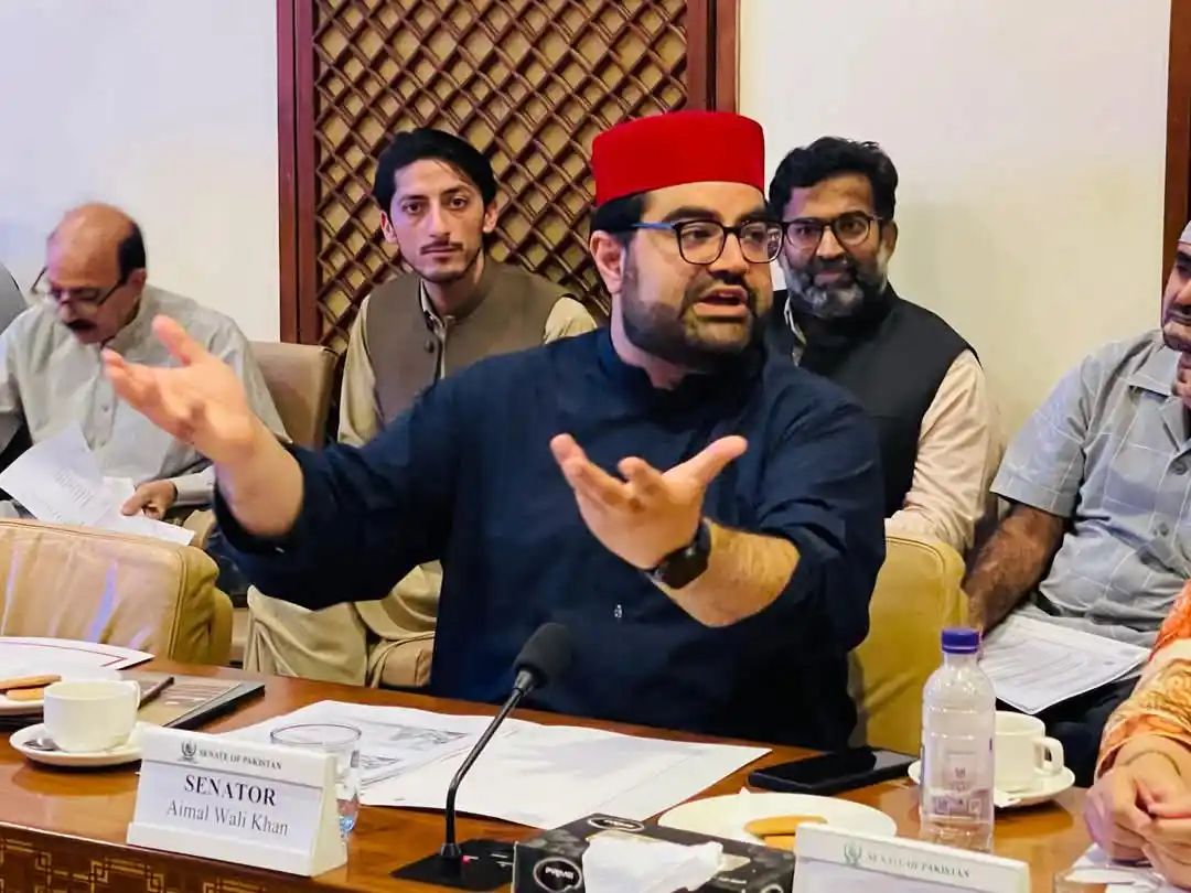 Image from ANP District Korangi Social Media: آپ کی جرات کیسے ہوئی؟ آپ کو کیا تکلیف ہے؟ I m sorry, Sir. دا Sir ټکے ...