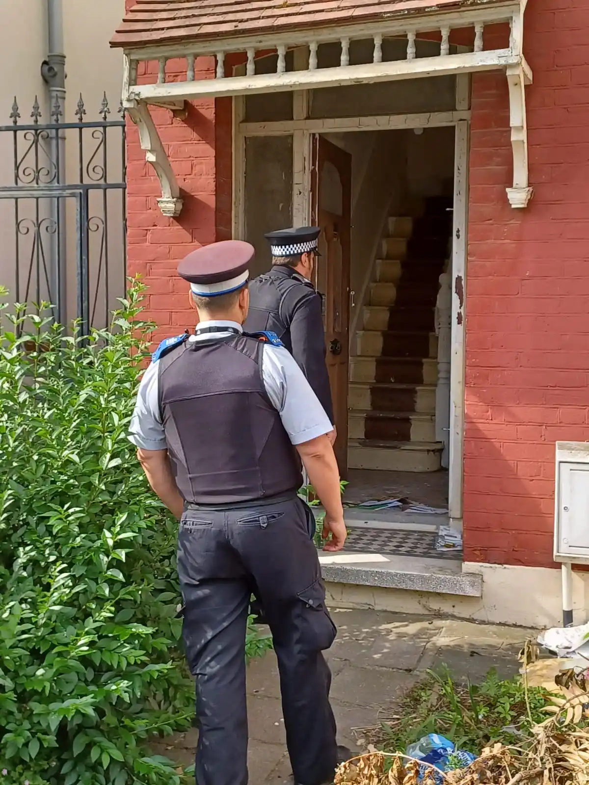 Image from Met Police - Redbridge Borough: *Barkingside SNT* The team conducting early morning enquiries for susp...