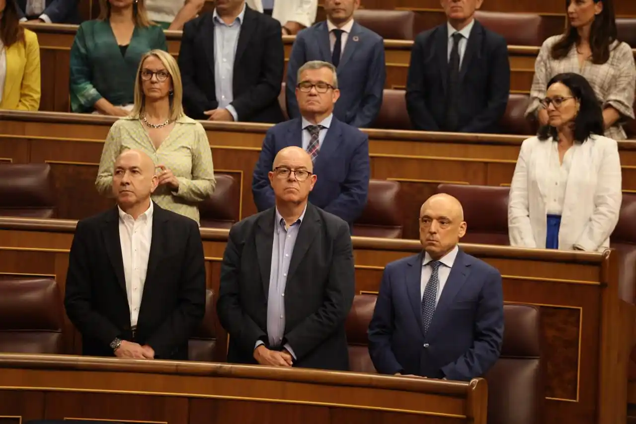 Image from Guillermo Hita: El Pleno del Congreso de los Diputados se inicia, con mucha tristeza u...