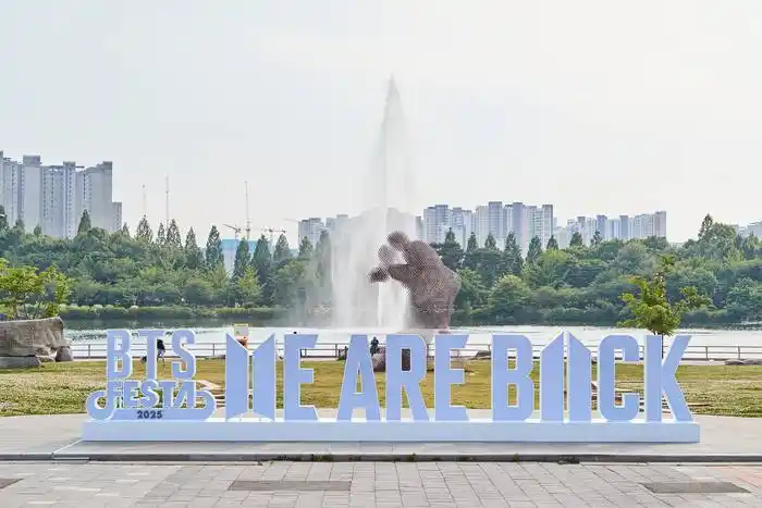Image from BTS Earmy: INFORMACIÓN📄 BTS regresa y decora el edificio HYBE → "Celebrando el ...