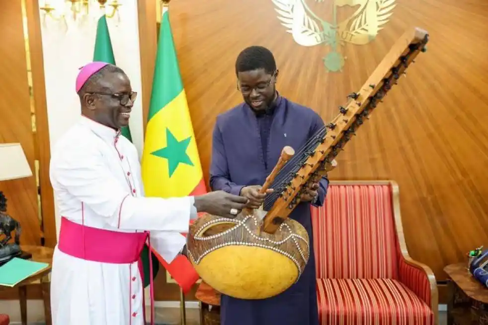 Image from Vie Publique SN 🇸🇳: Le président Diomaye a reçu, ce mercredi, une délégation d’évêques du ...