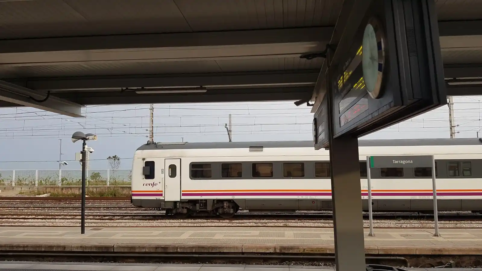 Image from Rodalies de Catalunya : 📣ATENCIÓ! ℹ️ Noves modificacions de servei a les línies *R2 Sud, R4 ...