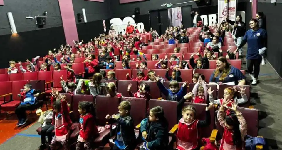 Image from Gobierno de Oberá: 🎬👧🧒 _*¡El Mes de los Jardines cerró a pura alegría en el Cine Teatr...