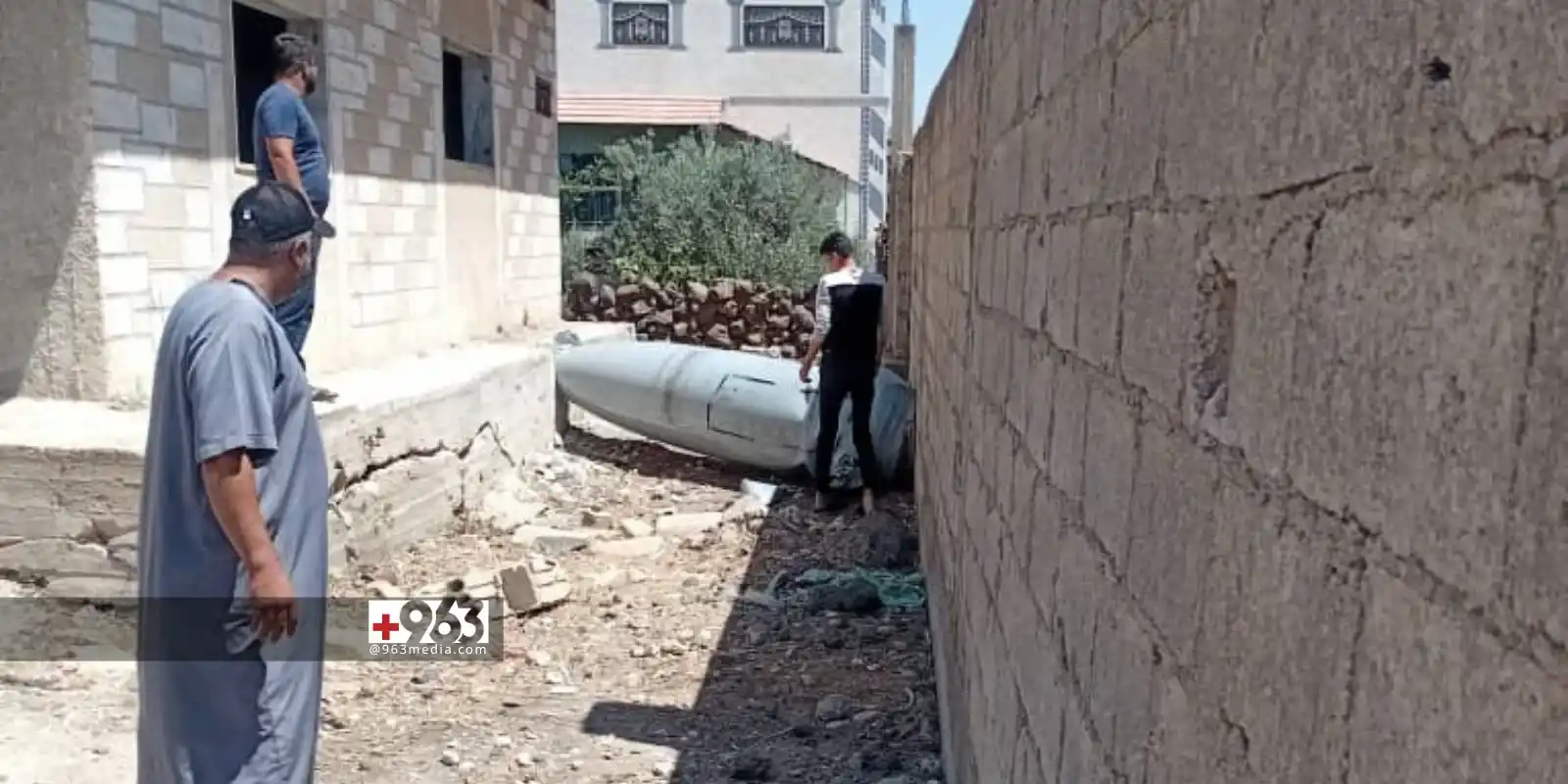Image from +963: قال مراسل "963+" في درعا، إن صاروخين بالستيين إيرانيين سقطا في بلدة ان...