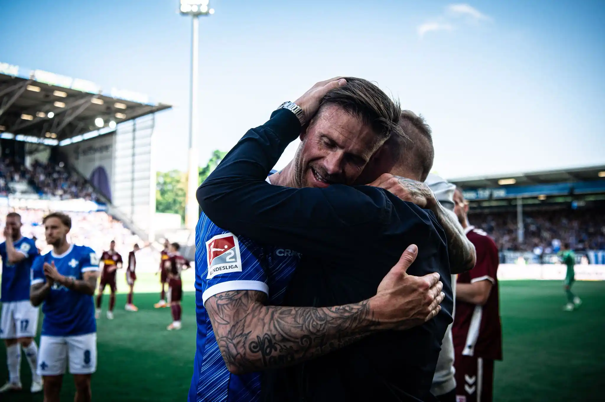 Image from SV Darmstadt 98: Nach 62 Minuten ist der Moment gekommen. Das ganze Stadion erhebt sich...