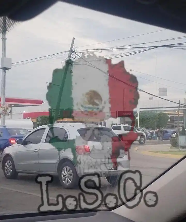 Image from L.S.C 🇲🇽💀: Poste ladeado en cloutier Y cerro gordo En la glorieta del Oxxo 🚨🇲🇽...