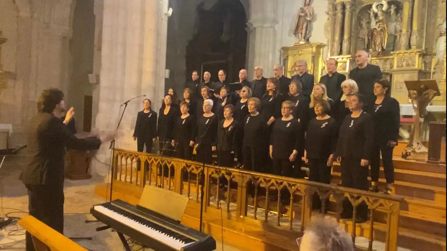 Image from Pradoluengo Informa: ¡Qué maravilla la actuación del Coro de Pradoluengo ayer en Sasamón! B...