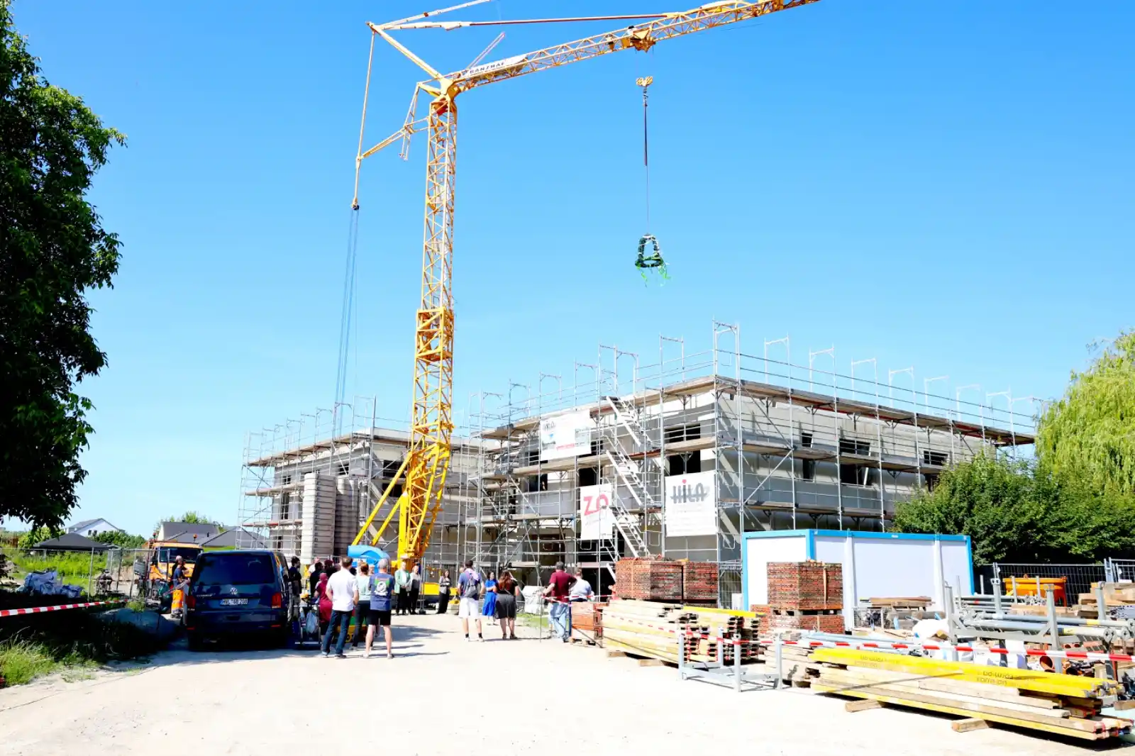 Image from Unser Havelland: *Brieselang bekommt eine neue Kita - Richtfest heute!* 🚧🏗️👷♀️🚜 *...
