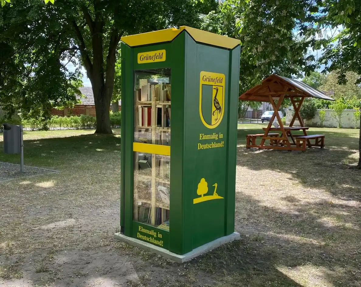 Image from Unser Havelland: *Ein neues Highlight in Grünefeld: Aus Telefonzelle wird Bücherzelle* ...