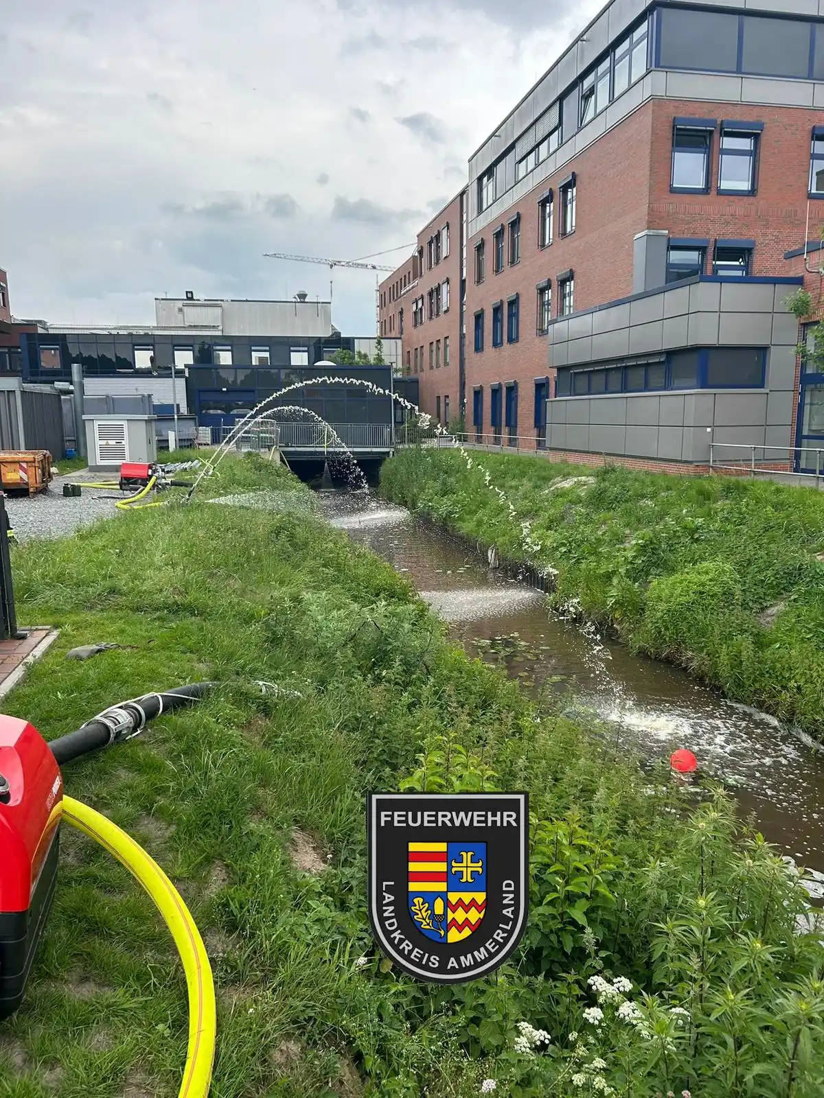 Image from Kreisfeuerwehrverband Ammerland e.V. 🚒: ⚠️ H1 - Hilfeleistung Westerstede ⚠️ 🔴 Großeinsatz in Westerstede 🚒...