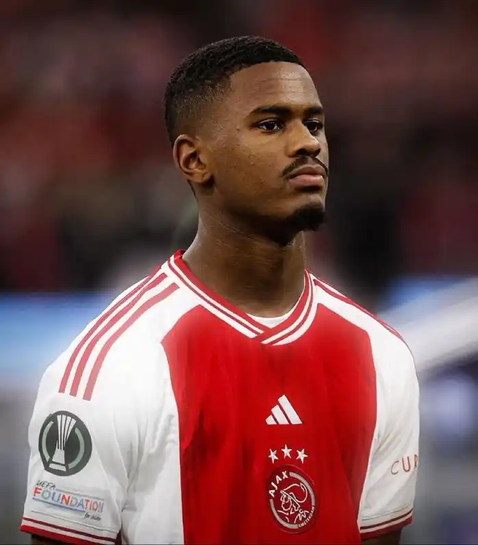 Image from SOCCER WORLD REVIEW: 🚨|🔱 *Menurut Simon Jones dari Mail Sport, Arsenal telah menunjukkan ...