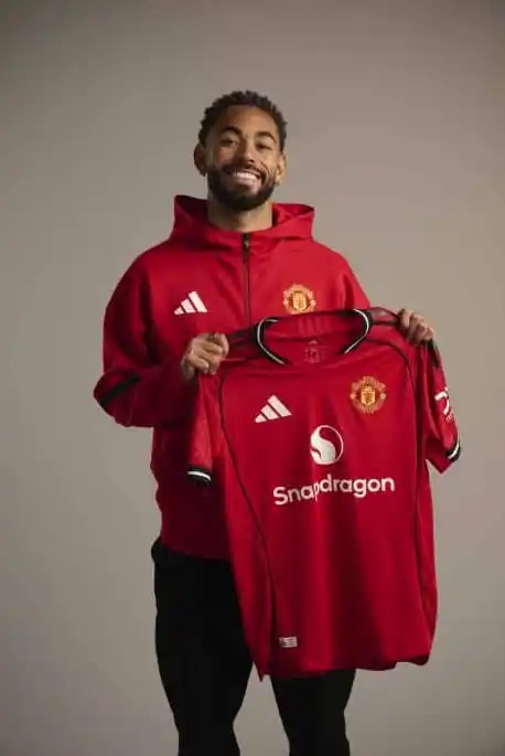Image from SOCCER WORLD REVIEW: *🚨|🔱 𝗢𝗙𝗙𝗜𝗖𝗜𝗔𝗟: Manchester United memperkenalkan Matheus Cunh...