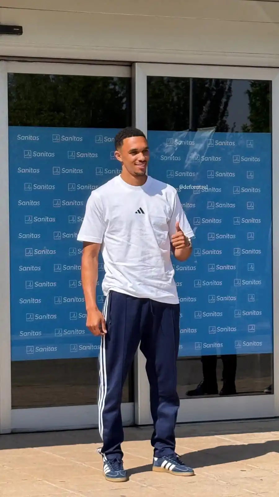 Image from SOCCER WORLD REVIEW: 🚨|🔱 *Trent Alexander-Arnold resmi bergabung dengan Real Madrid dari ...