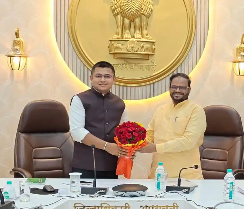 Image from Dr. Anil Bonde: अमरावती जिल्ह्याचे नवनियुक्त जिल्हाधिकारी मा. श्री. आशिष येरेकर यांची ...