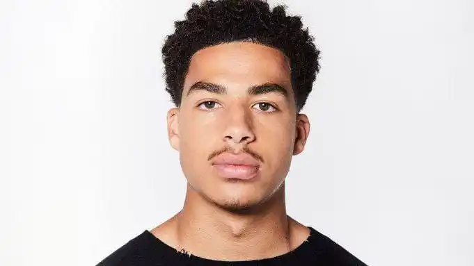 Image from Spotcine: *📰 `Boston Blue` | Marcus Scribner (black-ish) entrou para o elenco d...