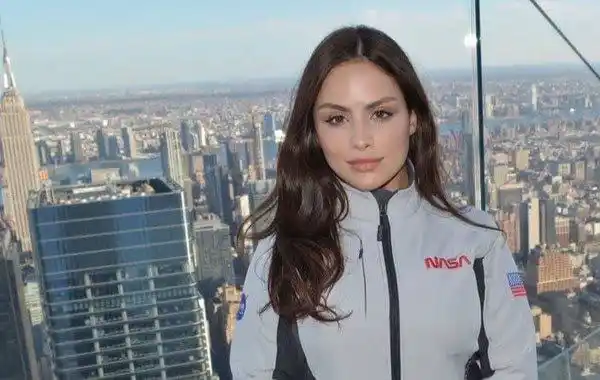 Image from Spotcine: *Brasileira diz ser astronauta e que fará missão espacial; empresa pri...