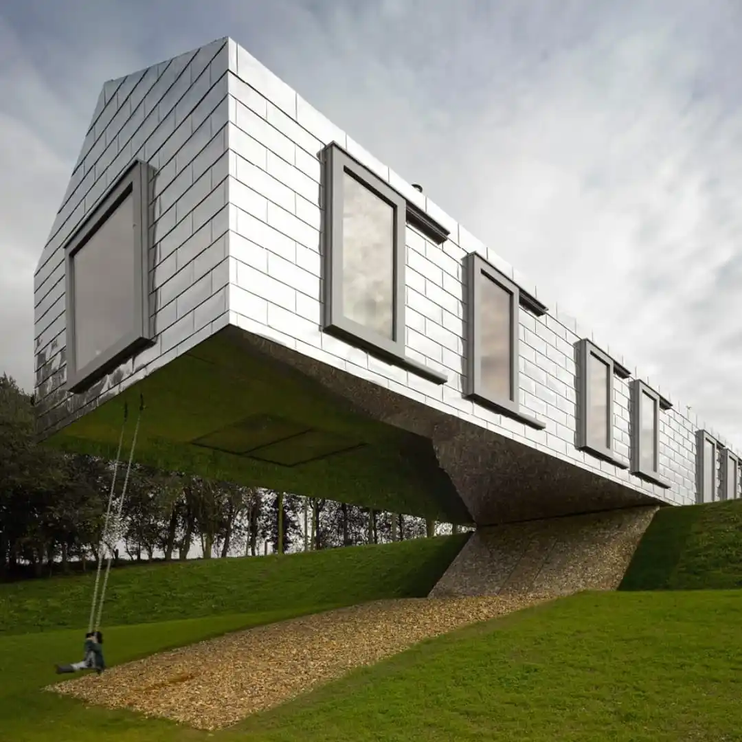 Image from Arquitectura y Diseño: *CASAS SINGULARES* ✨  🔴 *Balancing Barn, Suffolk*  *Arquitectos:* MVR...