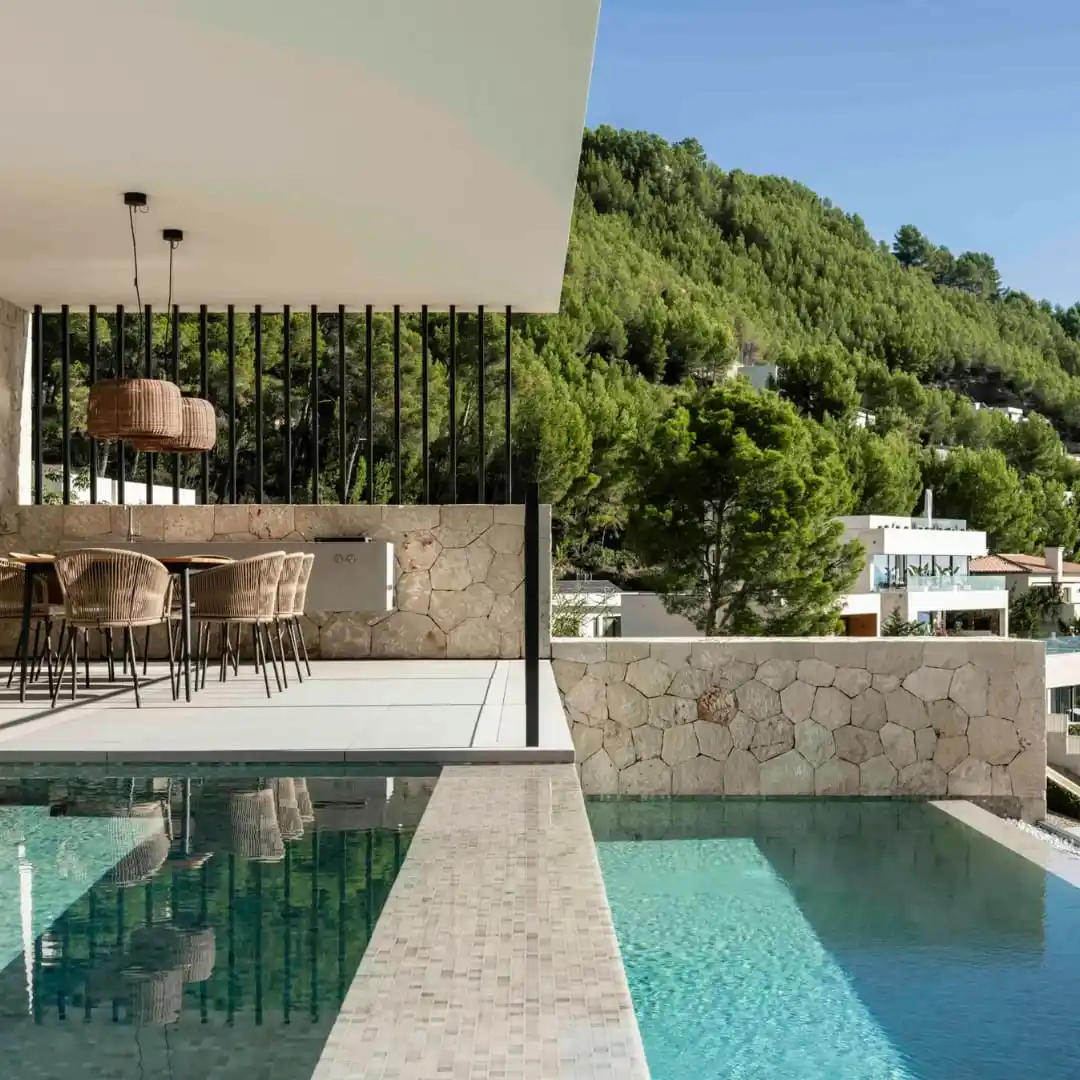 Image from Arquitectura y Diseño: El arquitecto Jaime Salvá entiende la casa como parte del paisaje. Par...
