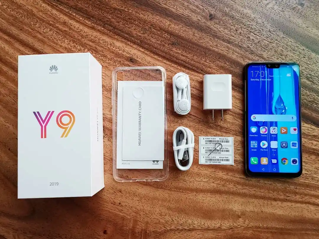 Image from TYKE TECH🇿🇼💯: *Huawei Y9 2019* *## Key Features* ⁂ _DISPLAY_: 6.5" display 📺 ⁂ _PRO...