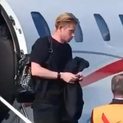 Image from LiveScore Bet Nigeria: 🚨✈️ Kevin De Bruyne has landed in Italy this morning to sign for Nap...