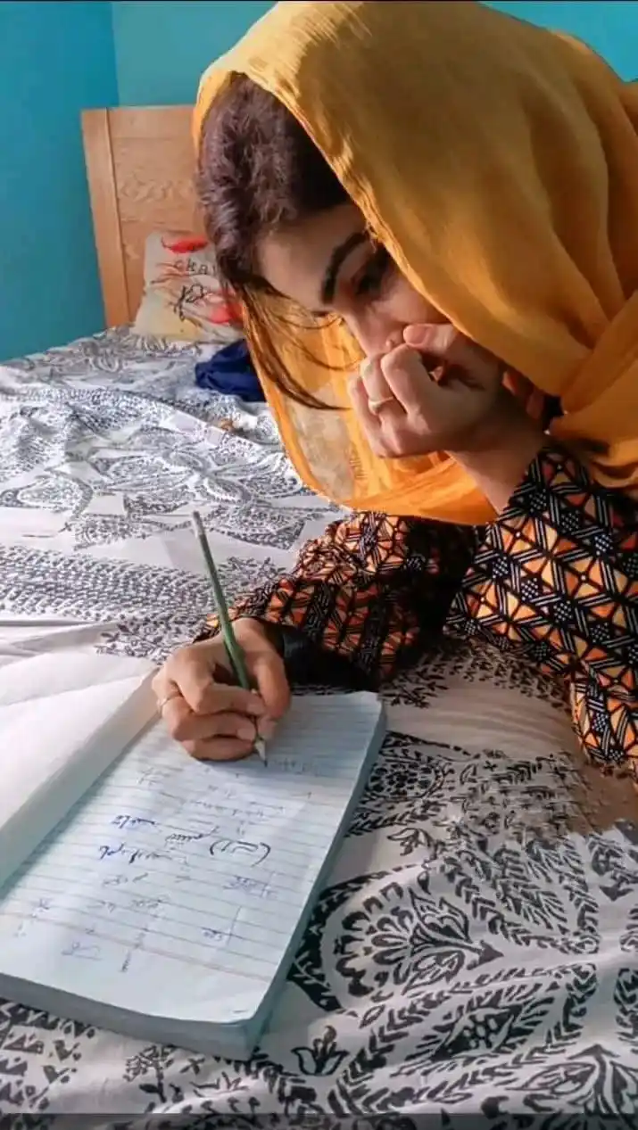 Image from 💔اڌوري محبت💔: سٺا ڪتاب پڙھو، ۽ لکو حسين عورت سان عشق ڪريو، سير و تفريح ڪريو، سٺي مو...