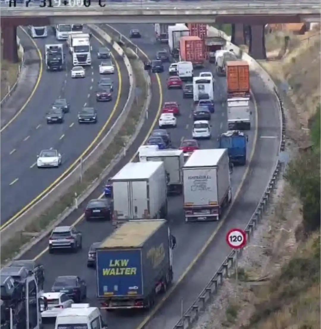 Image from DGT Eurotruckstar: A-7 baipás de Valencia km319 Sentido Alicante Carril izquierdo cortad...