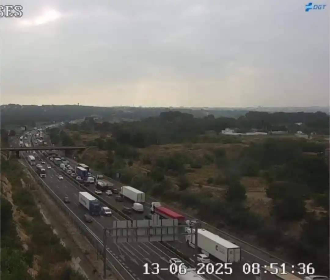 Image from DGT Eurotruckstar: A-7 baipás de Valencia Las retenciones en ambos sentidos, son por Hor...