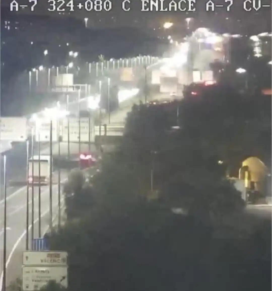 Image from DGT Eurotruckstar: A-7 baipás de Valencia Sentido Barcelona ❌❌CORTADO❌❌ ⚠️🚧OBRAS🚧⚠️ ...