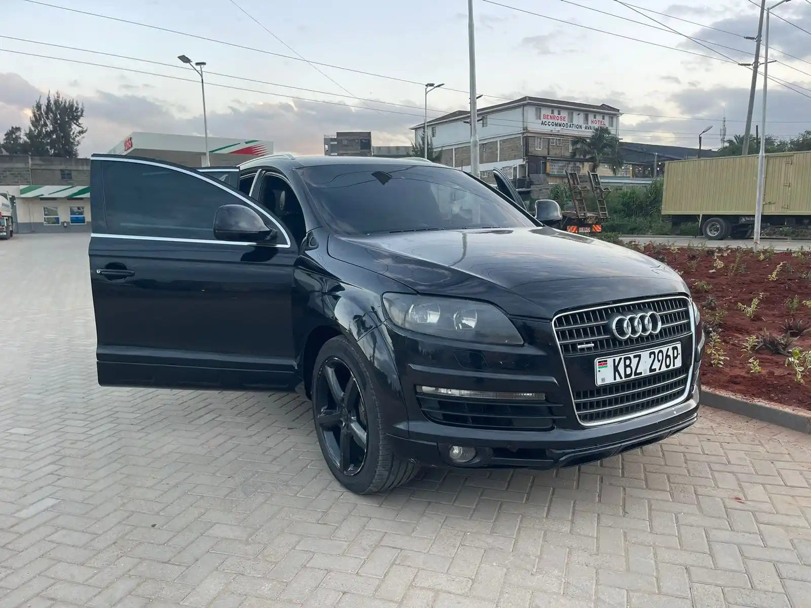 Image from Mwendwaa(The Car Sales Man): *Audi quattro* *Yom 2007* *Features* Fuel type: Diesel Engine size: ...