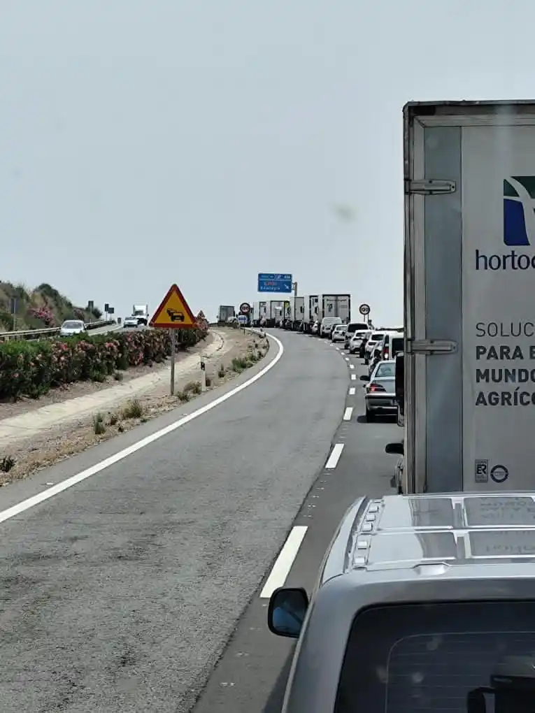 Image from DGT Eurotruckstar: Balanegra A-7 km829 Retenciones en ambos sentidos por las obras...