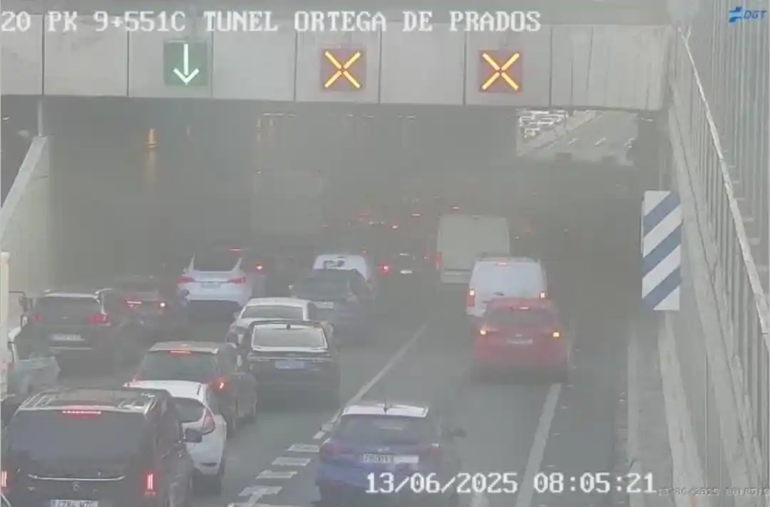 Image from DGT Eurotruckstar: Ma-20 Málaga Accidente dentro del Túnel Ortega de Prados Sentido Alm...
