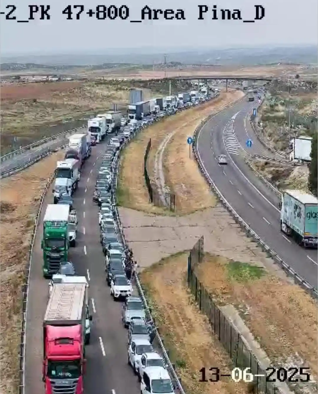 Image from DGT Eurotruckstar: Pina de Ebro AP-2 km49 Sentido Barcelona ❌❌CORTADA❌❌ ⚠️Accidente⚠️ D...